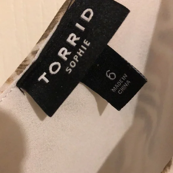 TORRID SPAGHETTI Adjustable Straps Blouse. Size 6 X plus size - Picture 2 of 4